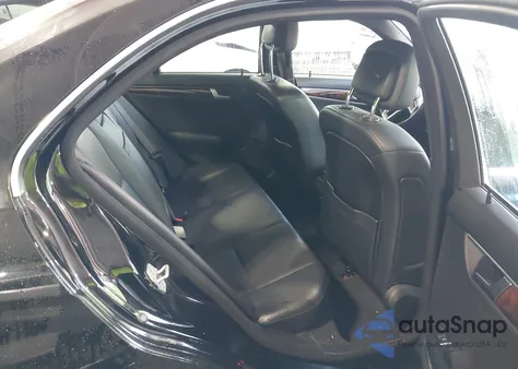 2014 Mercedes-Benz C 250 Sport z USA, uszkodzony, nr VIN WDDGF4HB7EG216619